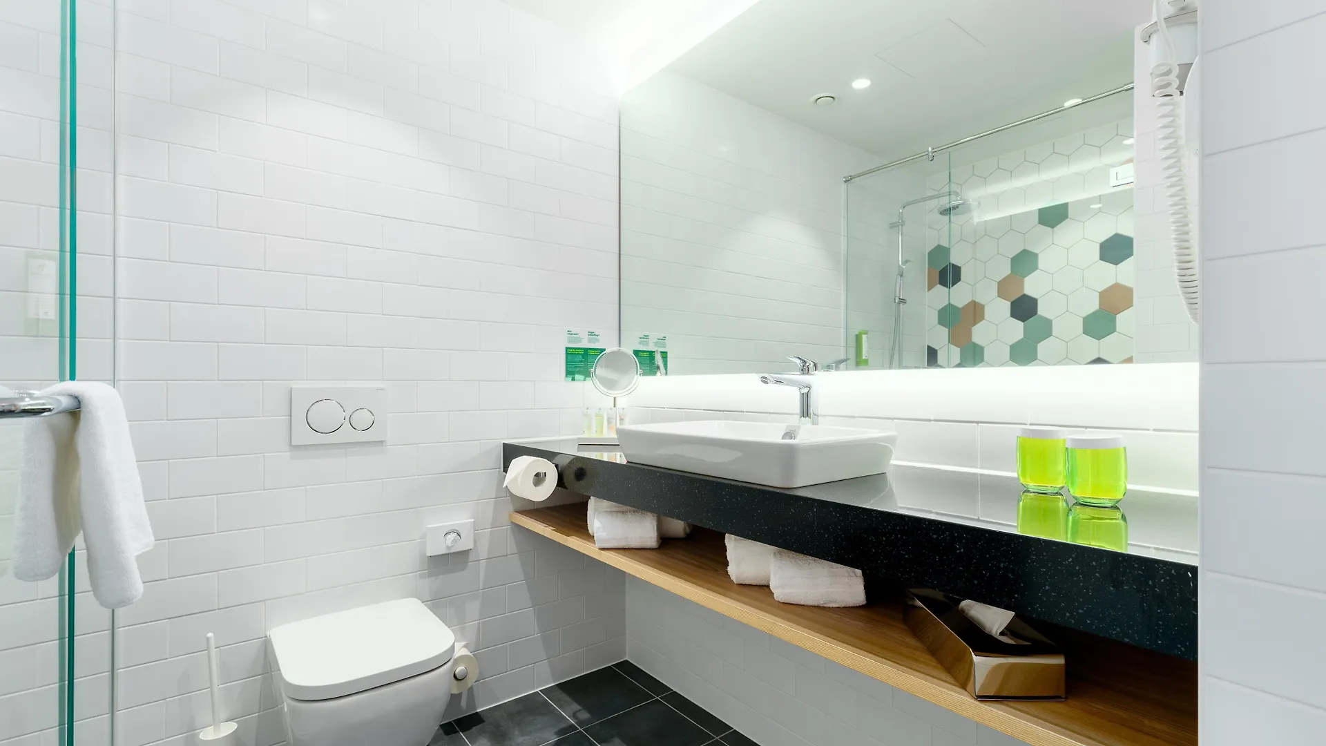 Clarion Hotel Vienna South 4*,