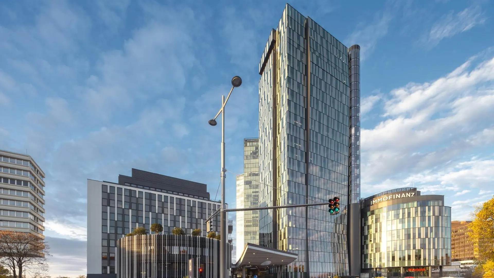 Clarion Hotel Vienna South 4*,