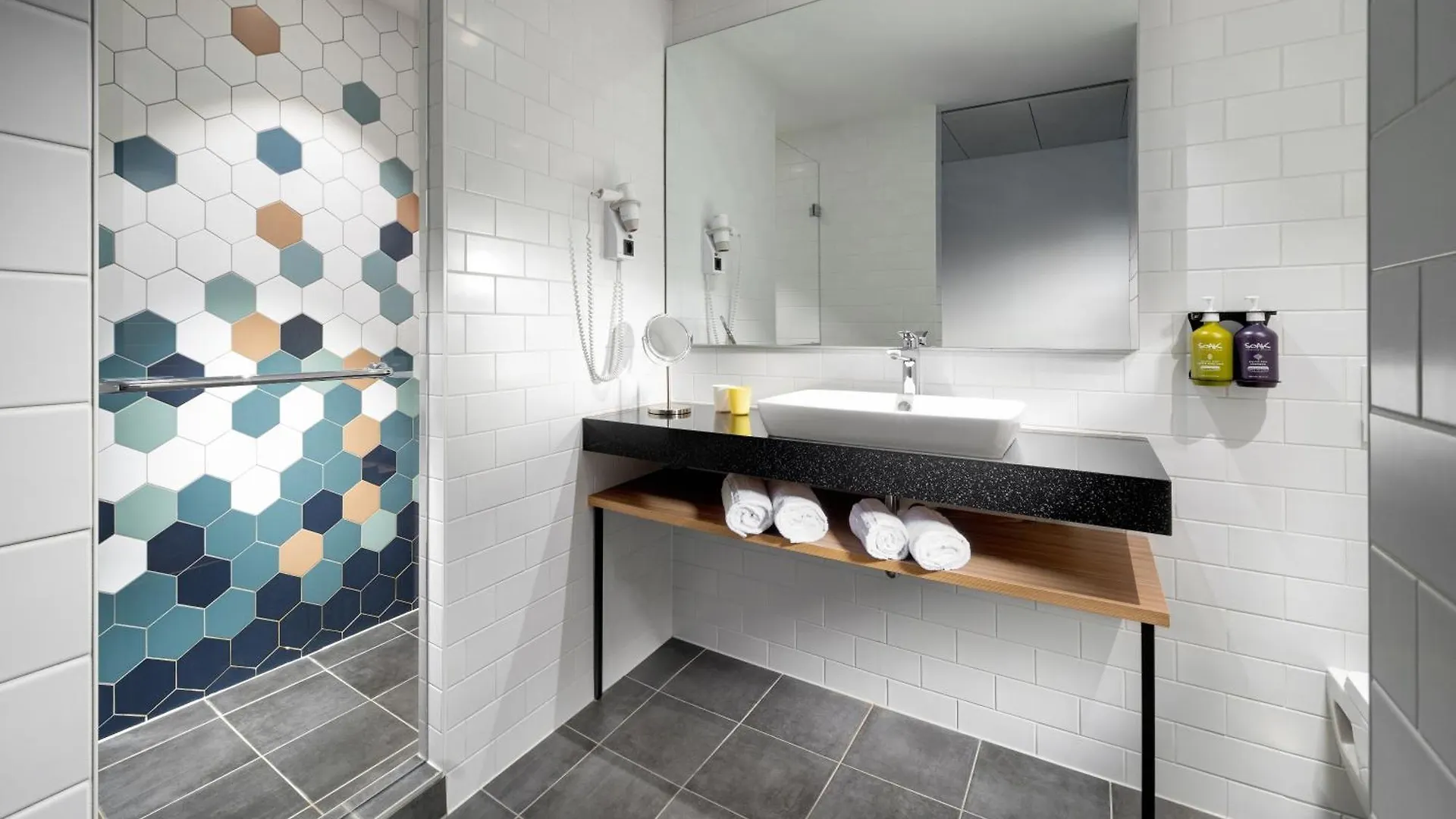Clarion Hotel Vienna South